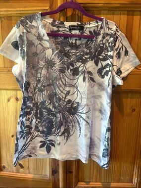 Expressions Women's Short Sleeve V-Neck Tee in Black and White Floral